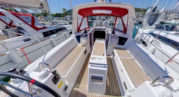 Oceanis 35.1 - Boatscribe.com