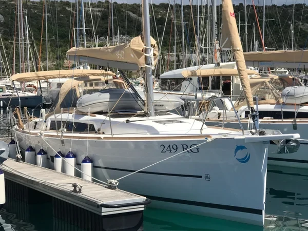Dufour 350 GL - Boatscribe.com