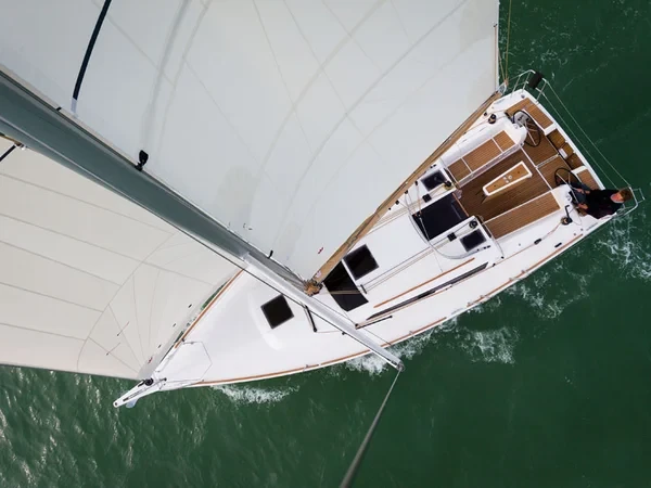 Dufour 350 GL - Boatscribe.com