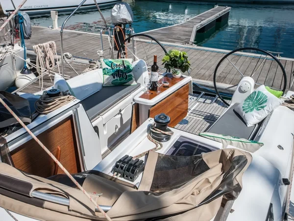 Dufour 350 GL - Boatscribe.com