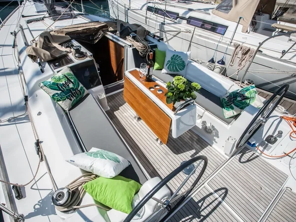 Dufour 350 GL - Boatscribe.com