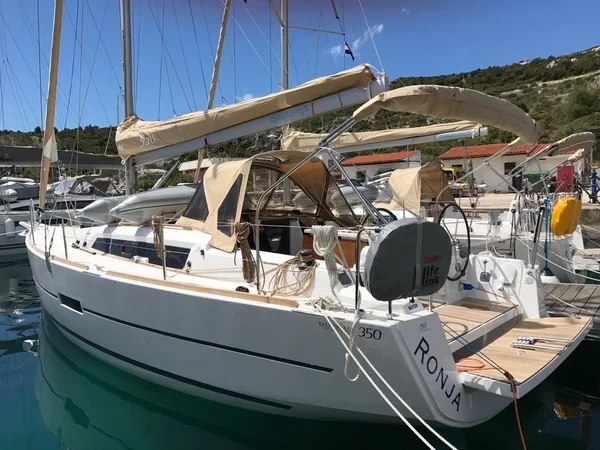 Dufour 350 GL - Boatscribe.com