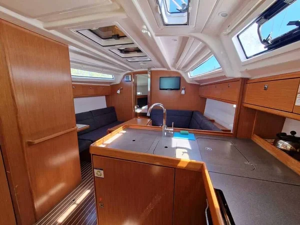Bavaria 37 Cruiser - Boatscribe.com