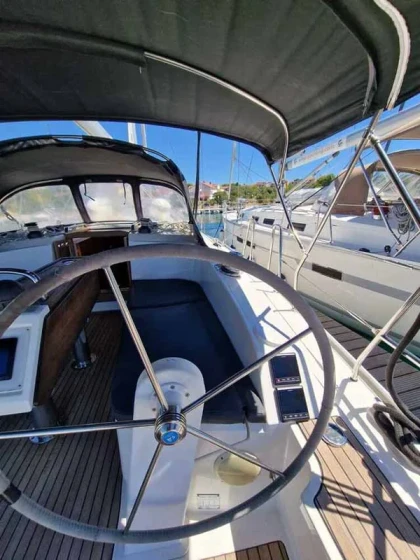 Bavaria 37 Cruiser - Boatscribe.com