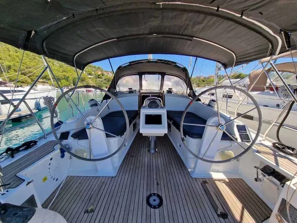 Bavaria 37 Cruiser - Boatscribe.com