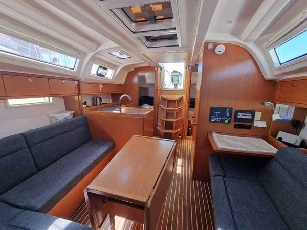 Bavaria 37 Cruiser - Boatscribe.com