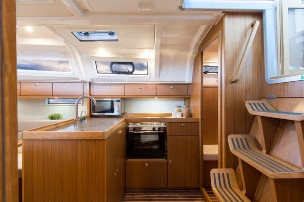 Bavaria 37 Cruiser - Boatscribe.com