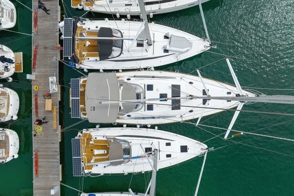 Elan 514 Impression - Boatscribe.com