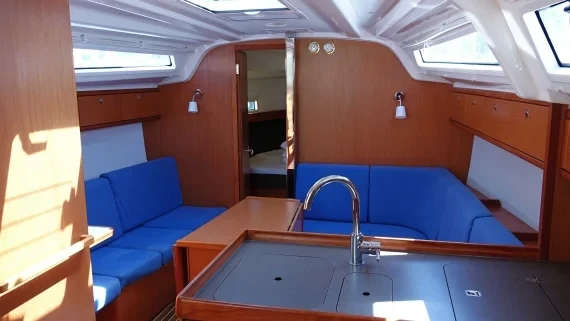 Bavaria 37 Cruiser - Boatscribe.com