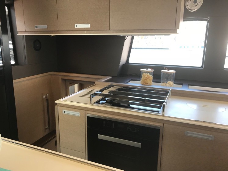 Lagoon 630 - Boatscribe.com