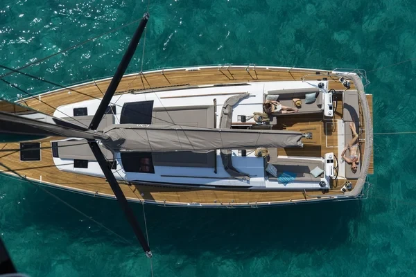 Dufour 520 GL - Boatscribe.com
