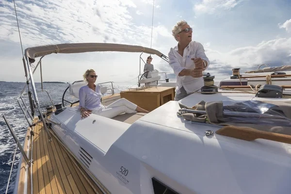 Dufour 520 GL - Boatscribe.com