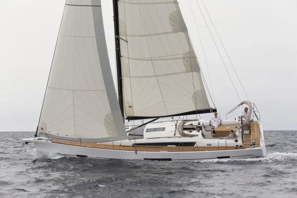 Dufour 520 GL - Boatscribe.com