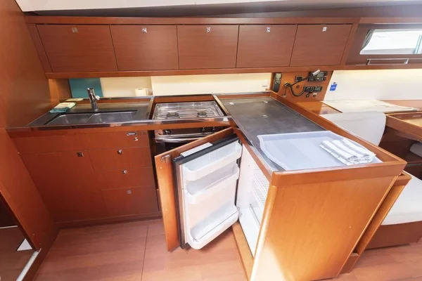 Oceanis 45 - Boatscribe.com