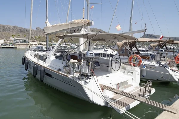 Oceanis 45 - Boatscribe.com