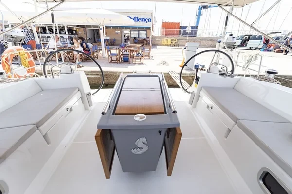 Oceanis 45 - Boatscribe.com