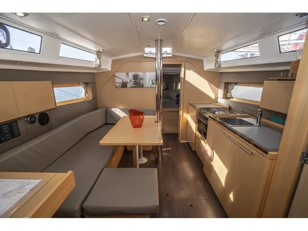 Oceanis 38 - Boatscribe.com