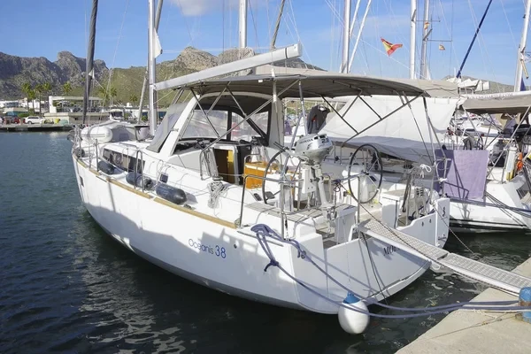 Oceanis 38 - Boatscribe.com