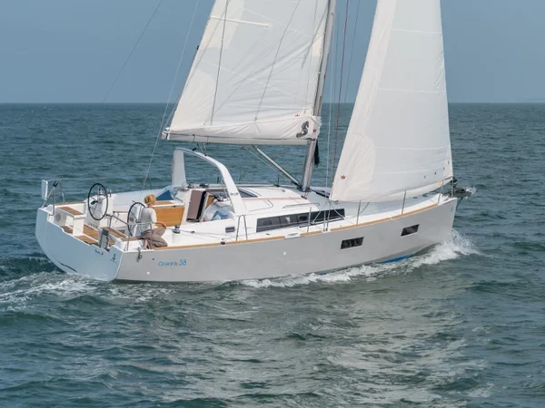 Oceanis 38 - Boatscribe.com