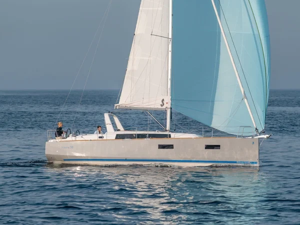 Oceanis 38 - Boatscribe.com