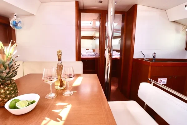 Oceanis 48 - Boatscribe.com