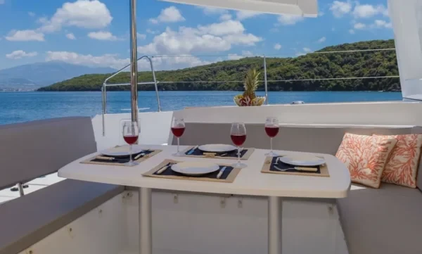 Lagoon 450 F - Boatscribe.com
