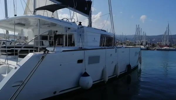 Lagoon 450 F - Boatscribe.com