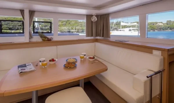 Lagoon 450 F - Boatscribe.com
