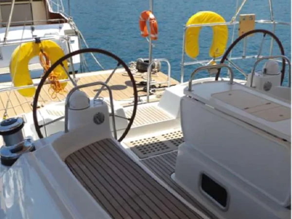 Jeanneau 53 - Boatscribe.com