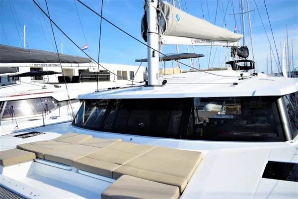 Astrea 42 - Boatscribe.com