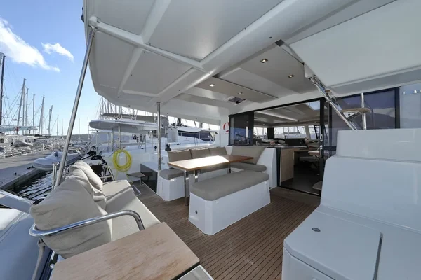 Astrea 42 - Boatscribe.com