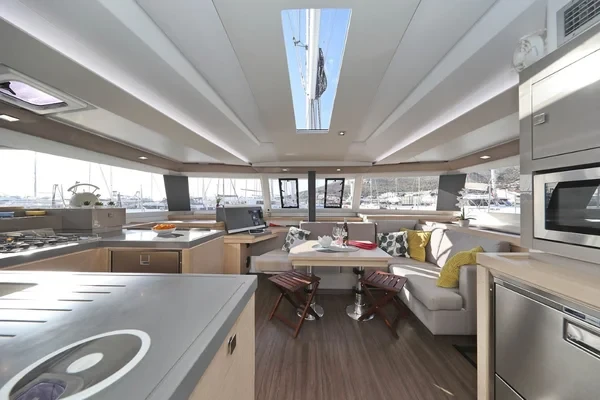 Astrea 42 - Boatscribe.com