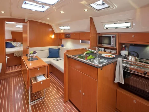 Bavaria 36 Cruiser - Boatscribe.com