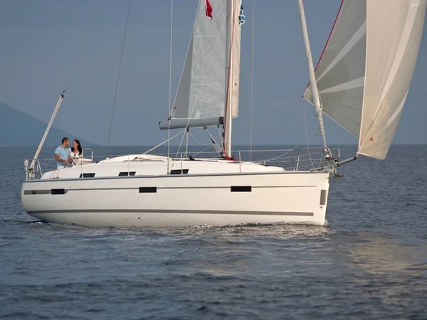 Bavaria 36 Cruiser - Boatscribe.com