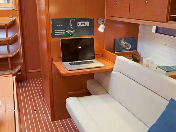 Bavaria 36 Cruiser - Boatscribe.com