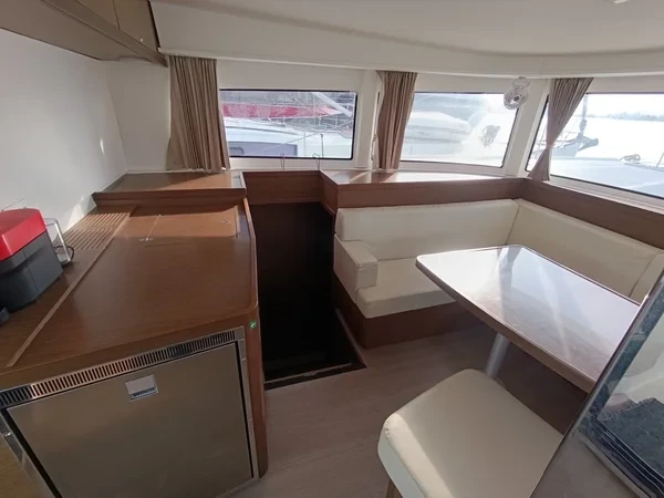 Lagoon 42 - Boatscribe.com