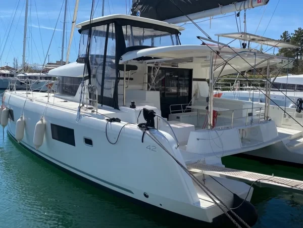Lagoon 42 - Boatscribe.com