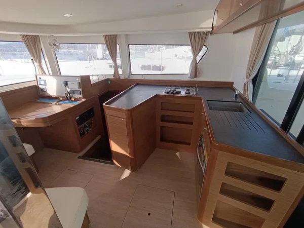 Lagoon 42 - Boatscribe.com