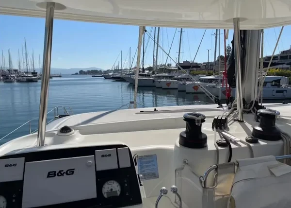 Lagoon 42 - Boatscribe.com