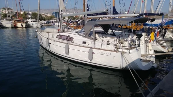 Oceanis 43 - Boatscribe.com