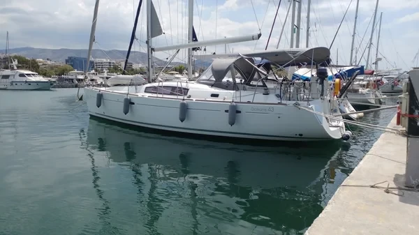 Oceanis 43 - Boatscribe.com