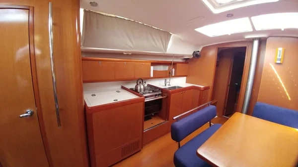 Oceanis 43 - Boatscribe.com