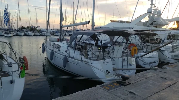 Oceanis 43 - Boatscribe.com