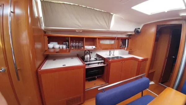 Oceanis 43 - Boatscribe.com