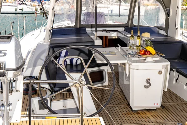 Oceanis 51.1 - Boatscribe.com