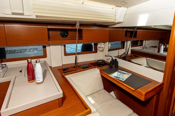 Oceanis 51.1 - Boatscribe.com