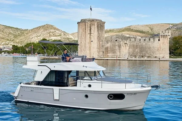 Swift Trawler 30 - Boatscribe.com