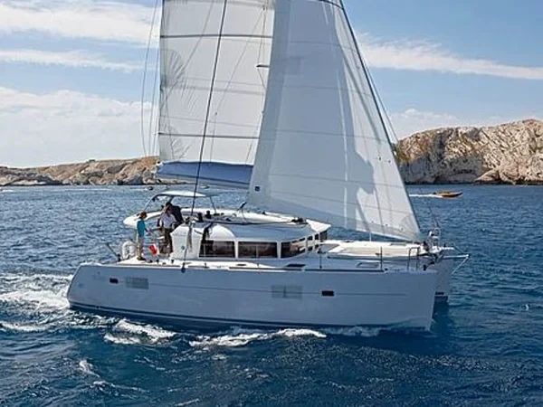 Lagoon 400 - Boatscribe.com
