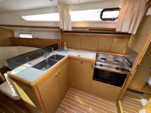 Sun Odyssey 36i - Boatscribe.com