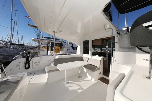 Lagoon 40 - Boatscribe.com